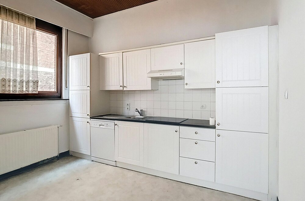 ruime-goed-gelegen-woning-met-bureau-of-praktijkruimte008.jpg