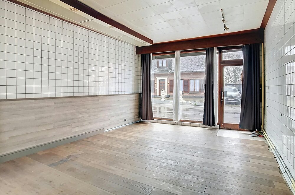 ruime-goed-gelegen-woning-met-bureau-of-praktijkruimte009.jpg