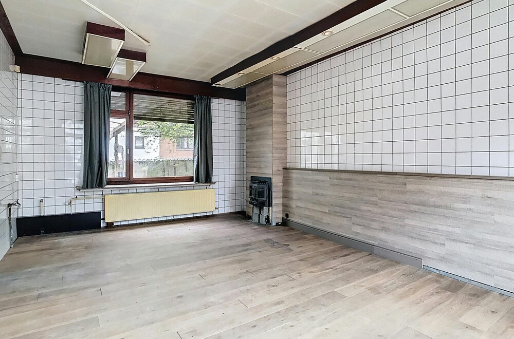 ruime-goed-gelegen-woning-met-bureau-of-praktijkruimte010.jpg