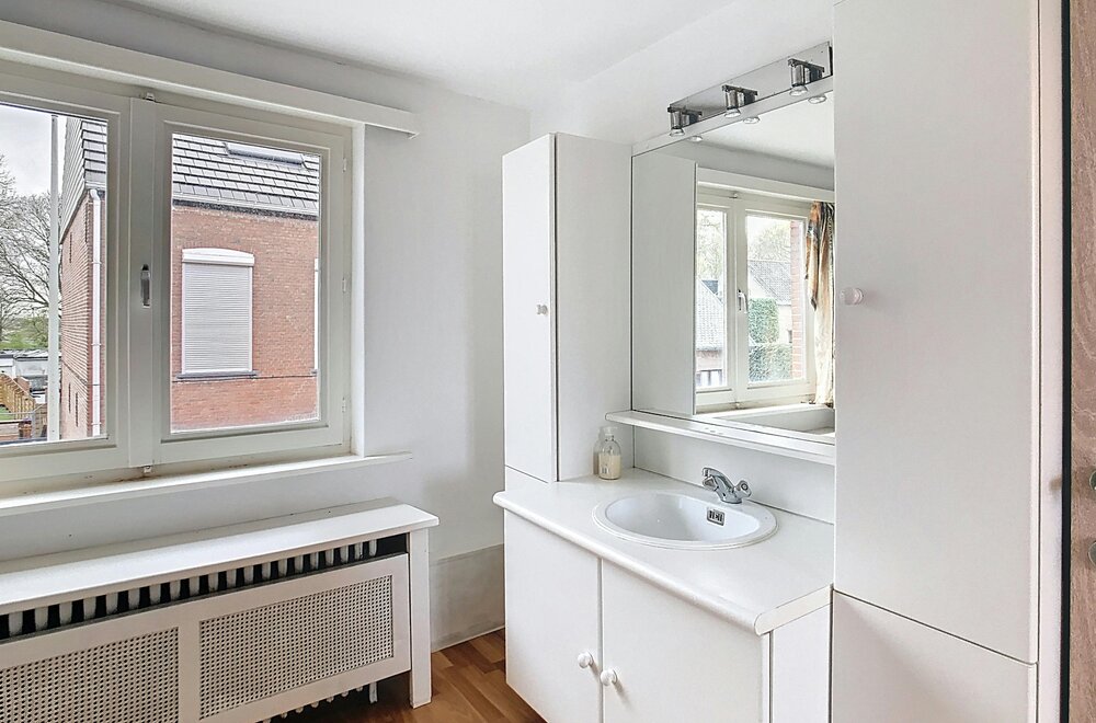 ruime-goed-gelegen-woning-met-bureau-of-praktijkruimte012.jpg
