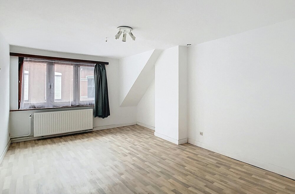 ruime-goed-gelegen-woning-met-bureau-of-praktijkruimte013.jpg