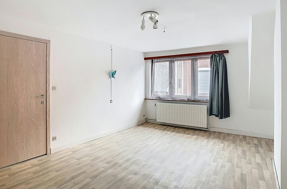 ruime-goed-gelegen-woning-met-bureau-of-praktijkruimte014.jpg