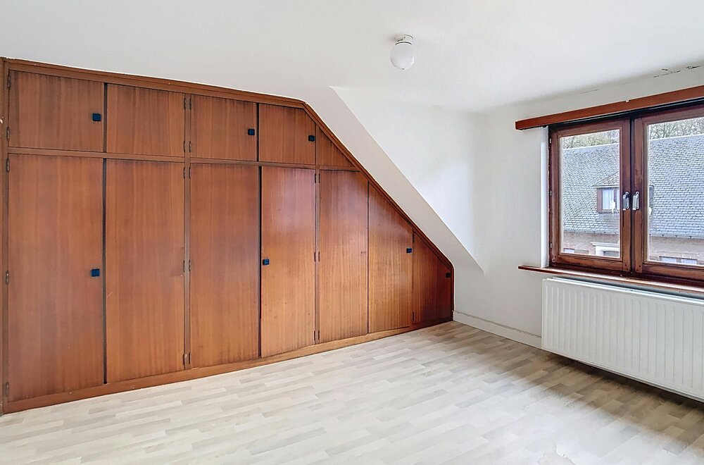ruime-goed-gelegen-woning-met-bureau-of-praktijkruimte015.jpg