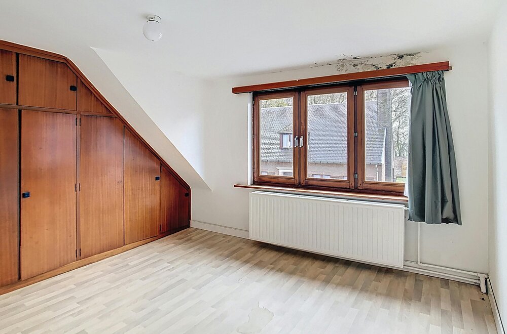 ruime-goed-gelegen-woning-met-bureau-of-praktijkruimte016.jpg