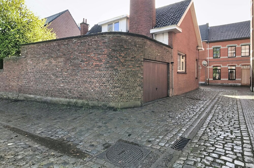 ruime-goed-gelegen-woning-met-bureau-of-praktijkruimte024.jpg