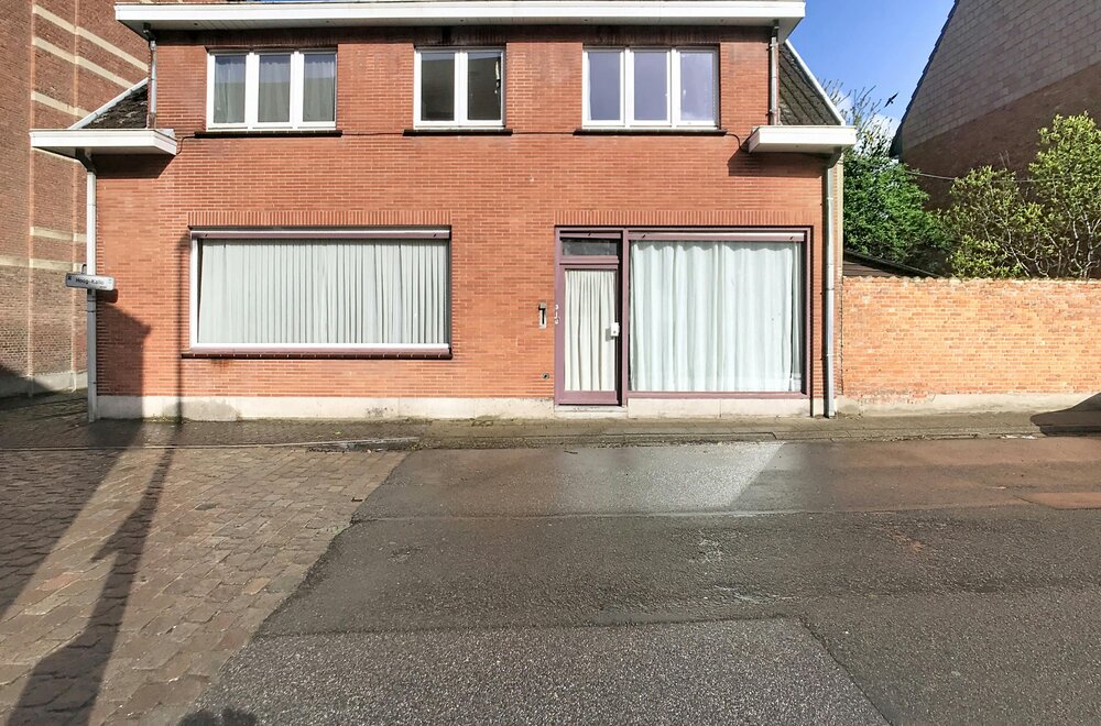 ruime-goed-gelegen-woning-met-bureau-of-praktijkruimte025.jpg