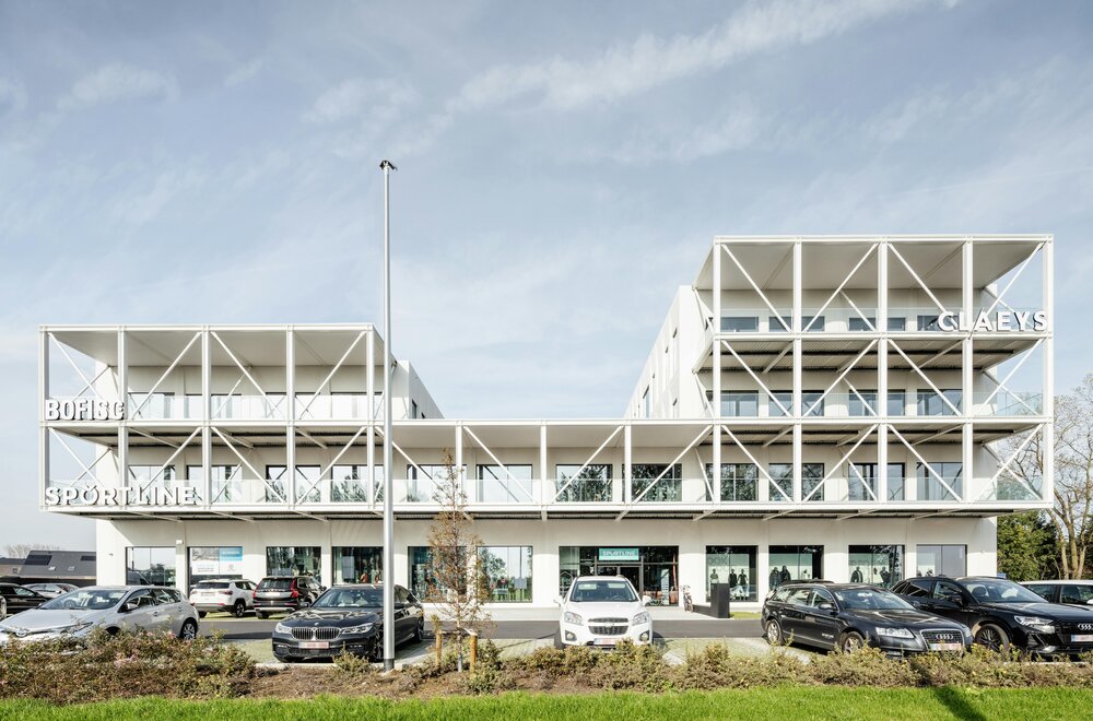 nieuwbouw-kantoor-van-ca-831-m-op-r-plaza-te-roeselare003.jpg
