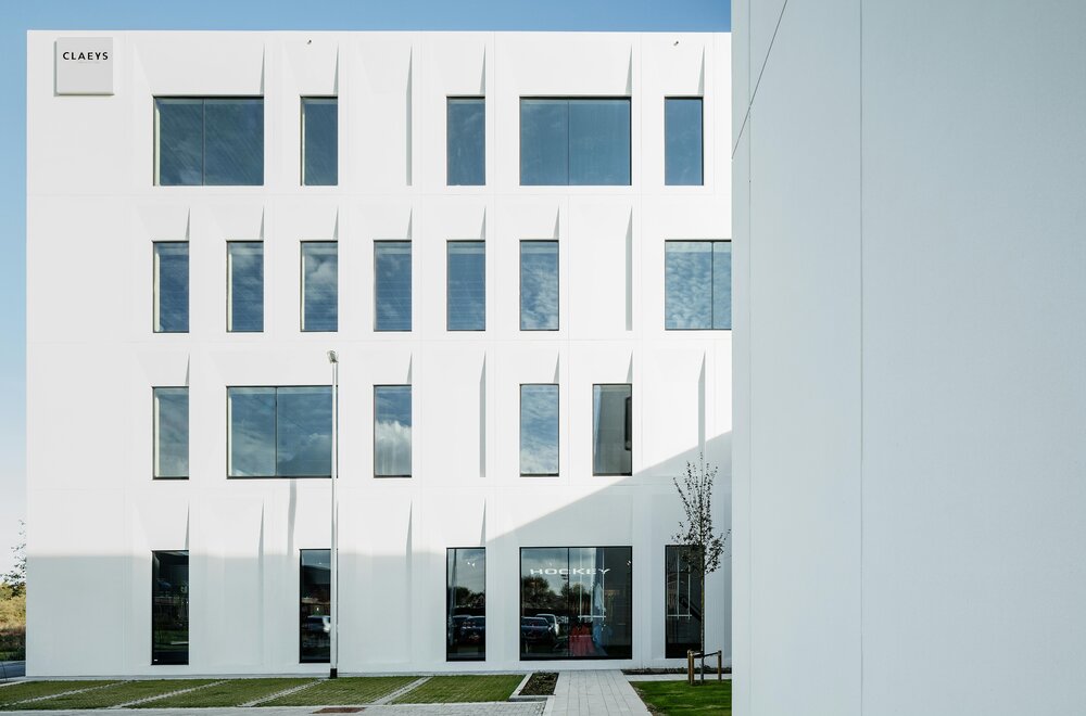 nieuwbouw-kantoor-van-ca-831-m-op-r-plaza-te-roeselare004.jpg