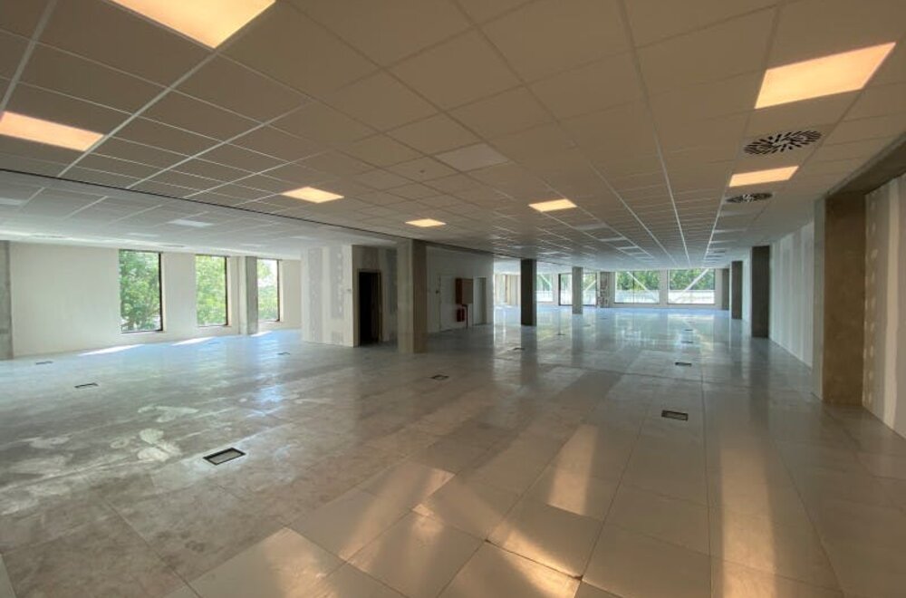 nieuwbouw-kantoor-van-ca-831-m-op-r-plaza-te-roeselare010.jpg