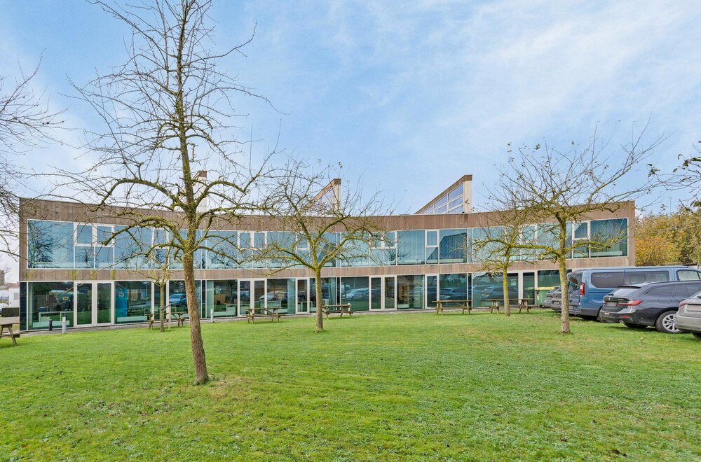 opbrengsteigendom-bestaande-uit-een-kantoorgebouw-te-koop010.jpg