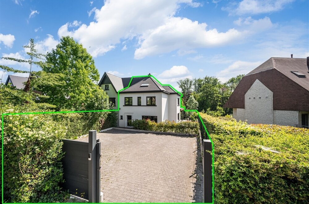 prachtige-hob-met-vier-slaapkamers-bureau-en-grote-tuin002.jpg