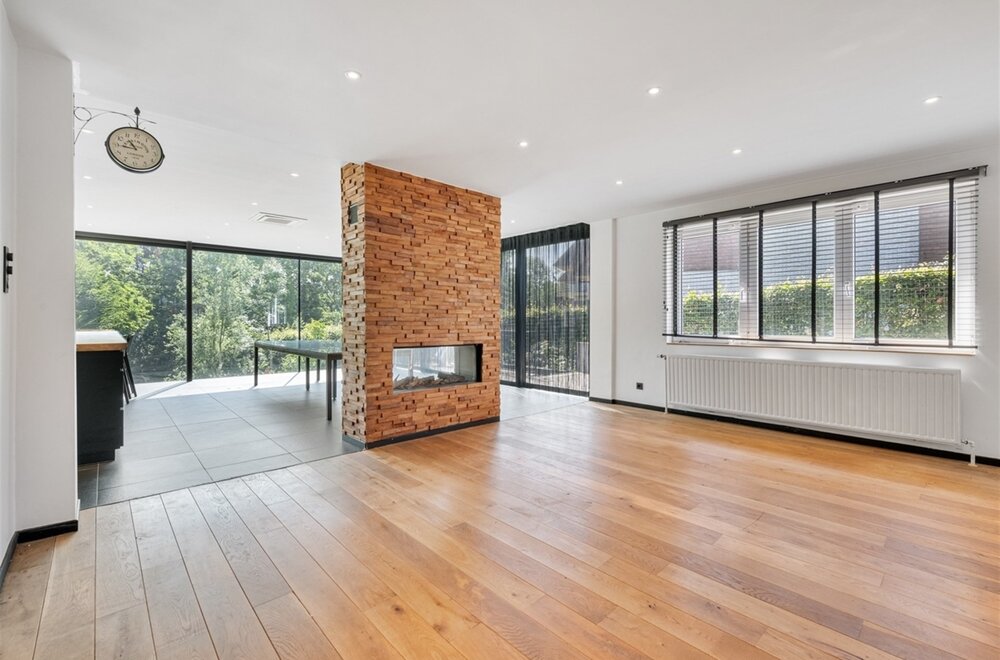 prachtige-hob-met-vier-slaapkamers-bureau-en-grote-tuin006.jpg