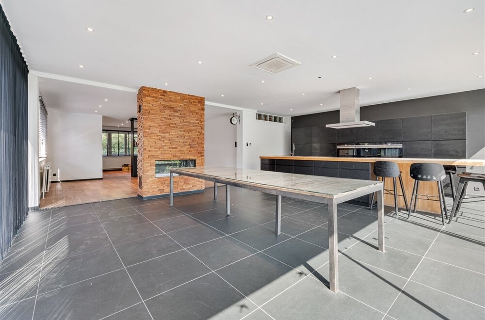 prachtige-hob-met-vier-slaapkamers-bureau-en-grote-tuin007.jpg