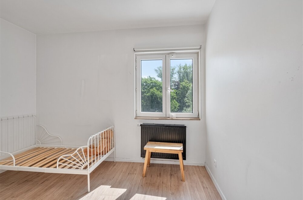 prachtige-hob-met-vier-slaapkamers-bureau-en-grote-tuin012.jpg