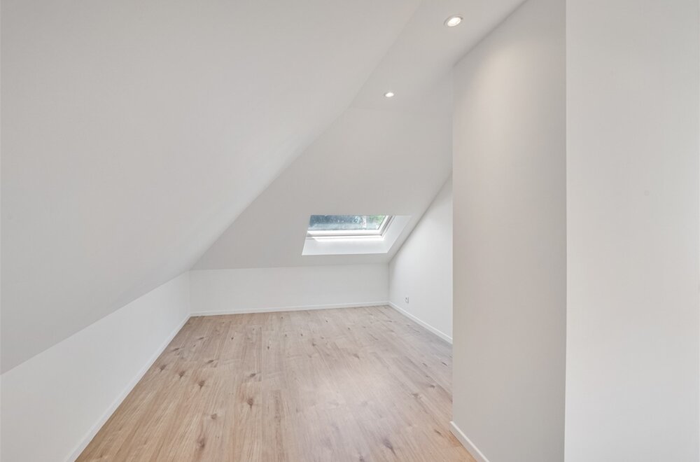 prachtige-hob-met-vier-slaapkamers-bureau-en-grote-tuin016.jpg