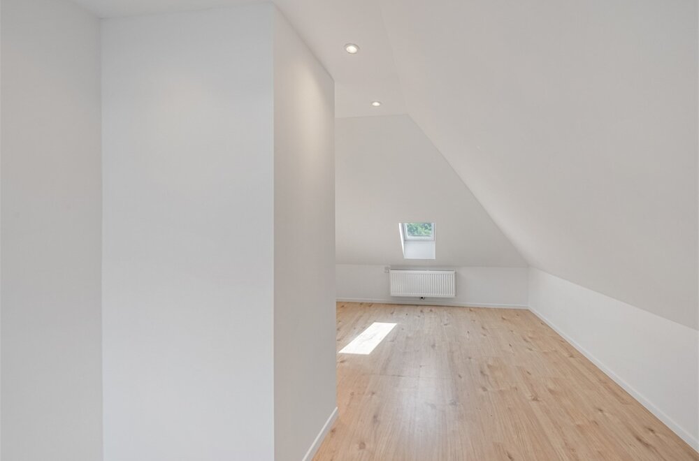 prachtige-hob-met-vier-slaapkamers-bureau-en-grote-tuin017.jpg