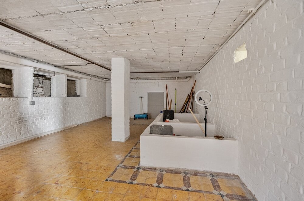 prachtige-hob-met-vier-slaapkamers-bureau-en-grote-tuin018.jpg