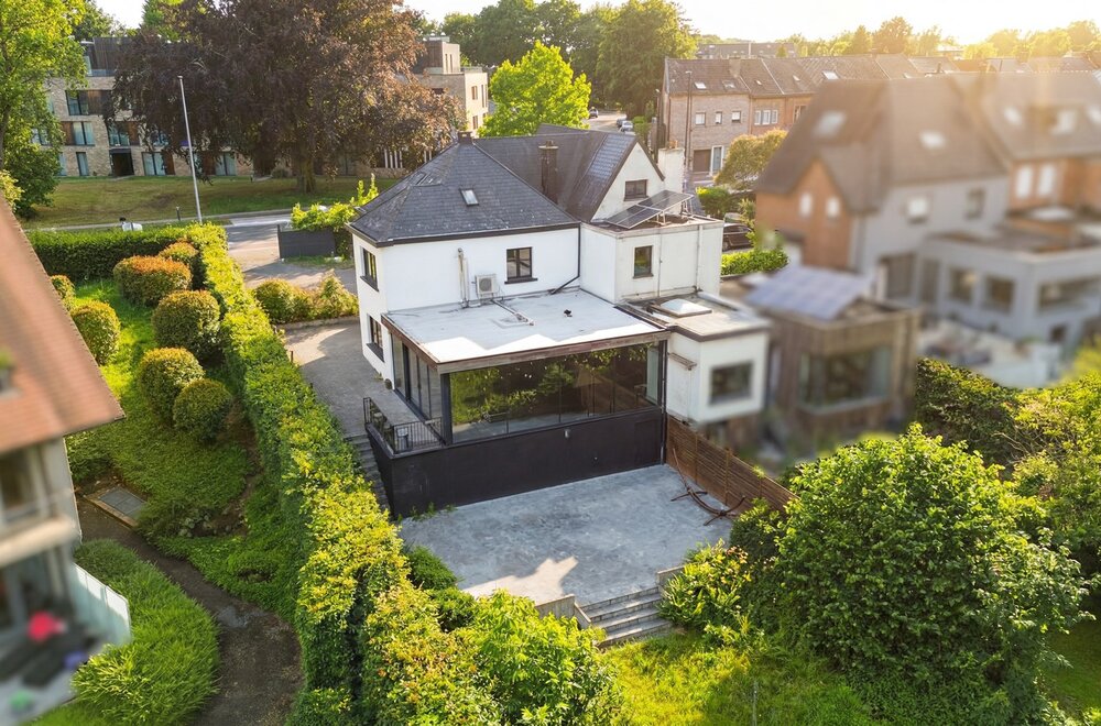 prachtige-hob-met-vier-slaapkamers-bureau-en-grote-tuin023.jpg