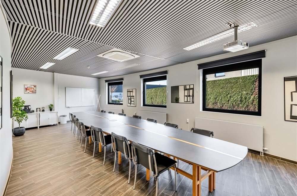 kantorencomplex-met-23-parkeerplaatsen-op-toplocatie-ten-zuiden-van-gent003.jpg