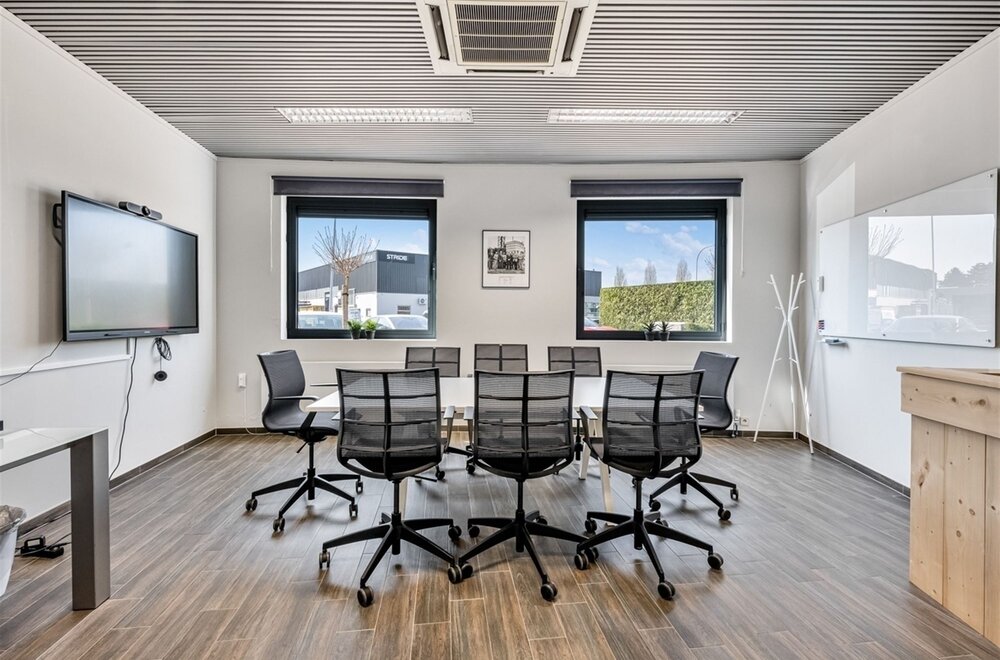kantorencomplex-met-23-parkeerplaatsen-op-toplocatie-ten-zuiden-van-gent004.jpg