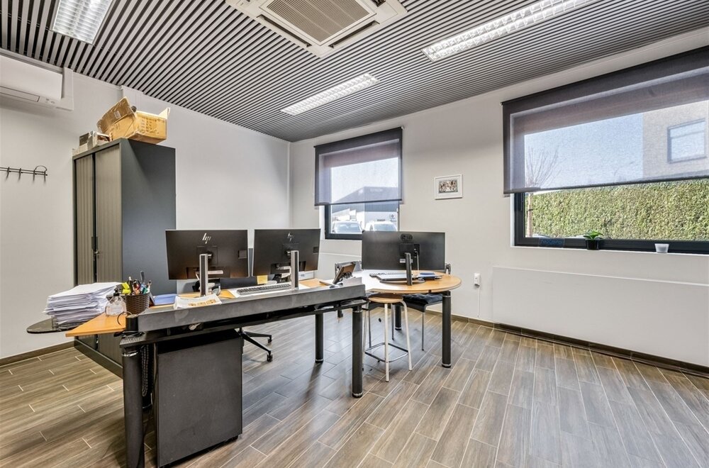 kantorencomplex-met-23-parkeerplaatsen-op-toplocatie-ten-zuiden-van-gent005.jpg