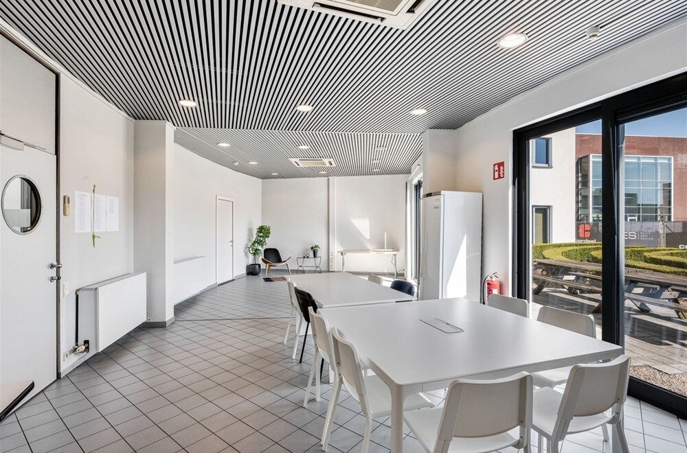 kantorencomplex-met-23-parkeerplaatsen-op-toplocatie-ten-zuiden-van-gent006.jpg
