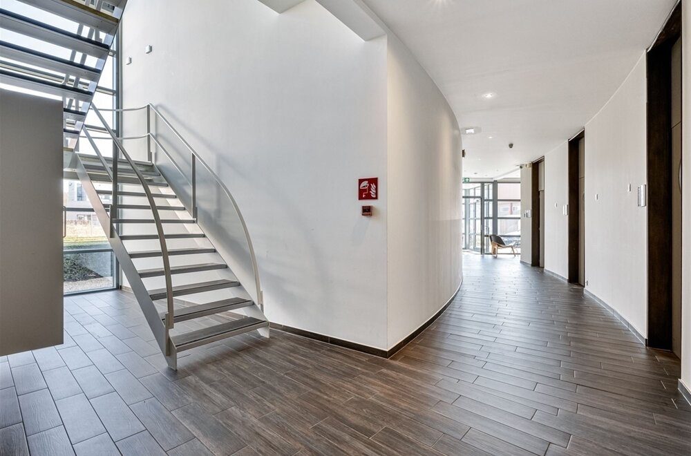 kantorencomplex-met-23-parkeerplaatsen-op-toplocatie-ten-zuiden-van-gent010.jpg