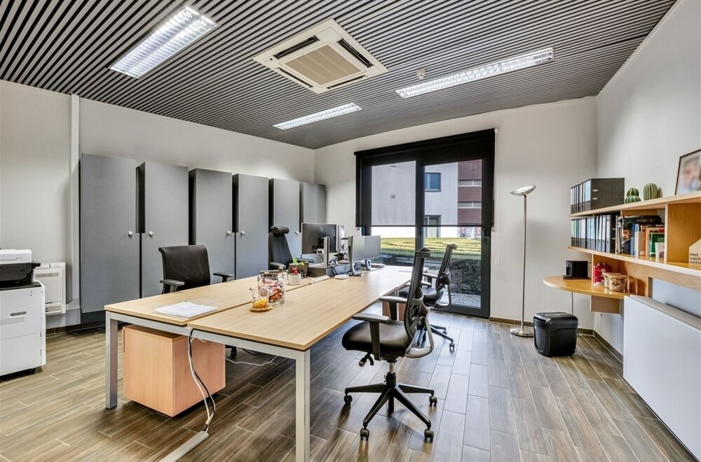 kantorencomplex-met-23-parkeerplaatsen-op-toplocatie-ten-zuiden-van-gent012.jpg