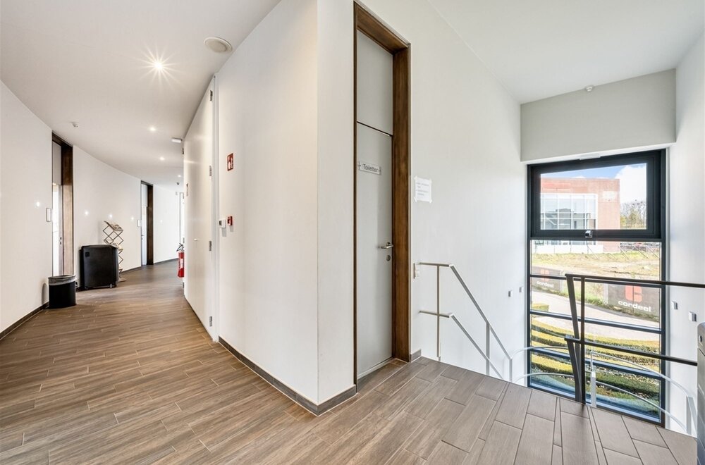 kantorencomplex-met-23-parkeerplaatsen-op-toplocatie-ten-zuiden-van-gent014.jpg