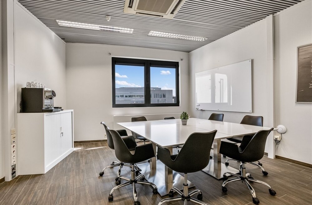 kantorencomplex-met-23-parkeerplaatsen-op-toplocatie-ten-zuiden-van-gent016.jpg
