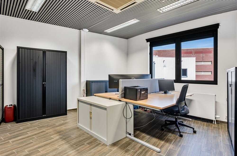 kantorencomplex-met-23-parkeerplaatsen-op-toplocatie-ten-zuiden-van-gent021.jpg