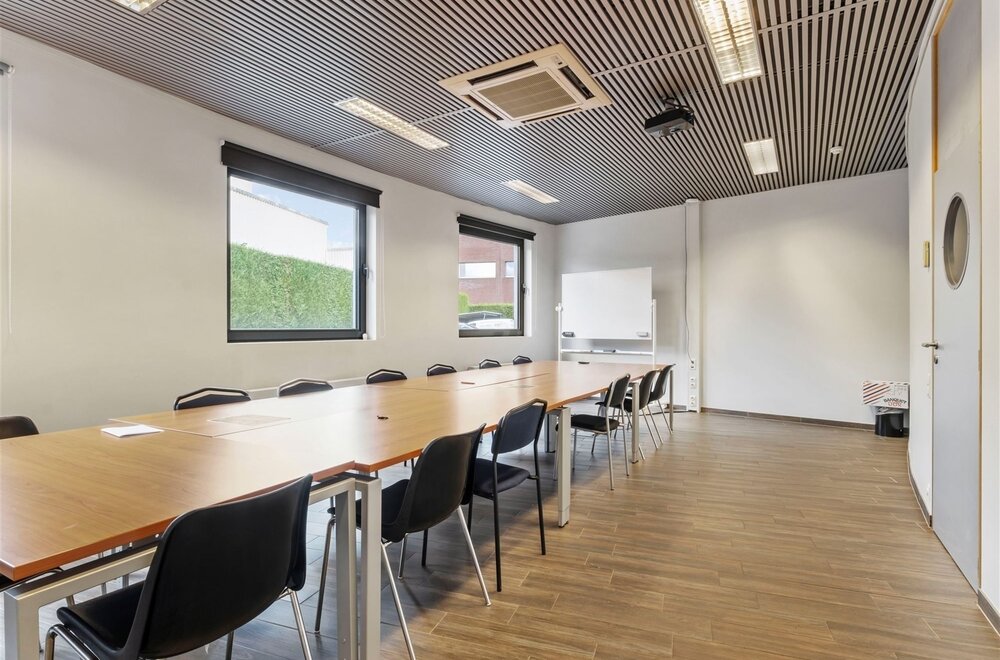 kantorencomplex-met-23-parkeerplaatsen-op-toplocatie-ten-zuiden-van-gent024.jpg