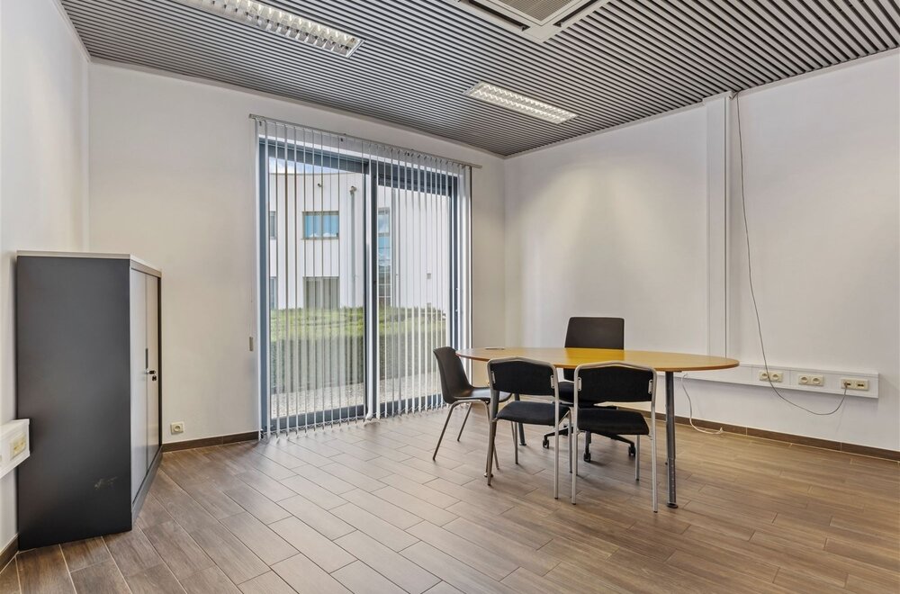 kantorencomplex-met-23-parkeerplaatsen-op-toplocatie-ten-zuiden-van-gent027.jpg