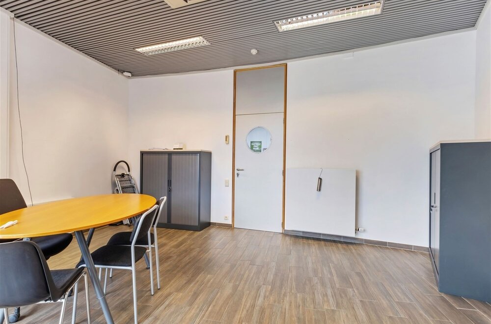 kantorencomplex-met-23-parkeerplaatsen-op-toplocatie-ten-zuiden-van-gent028.jpg