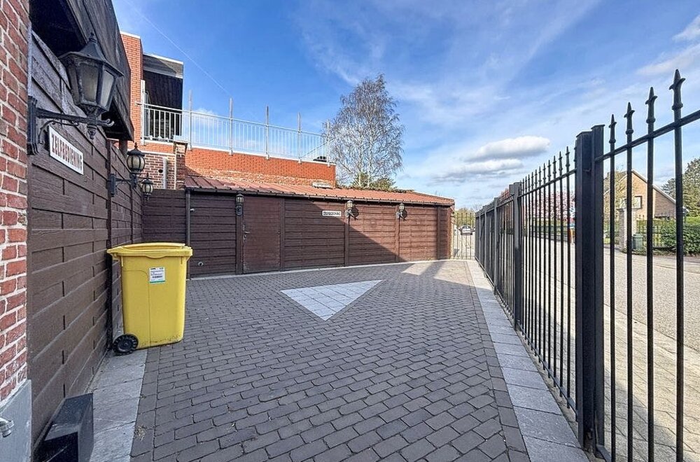 handelshuis-omheind-terras-en-garage-te-koop-rijkevorsel-015.jpg