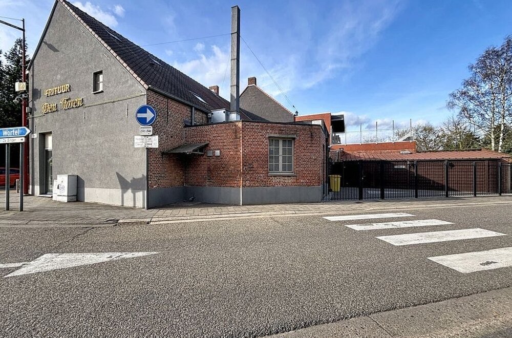 handelshuis-omheind-terras-en-garage-te-koop-rijkevorsel-017.jpg