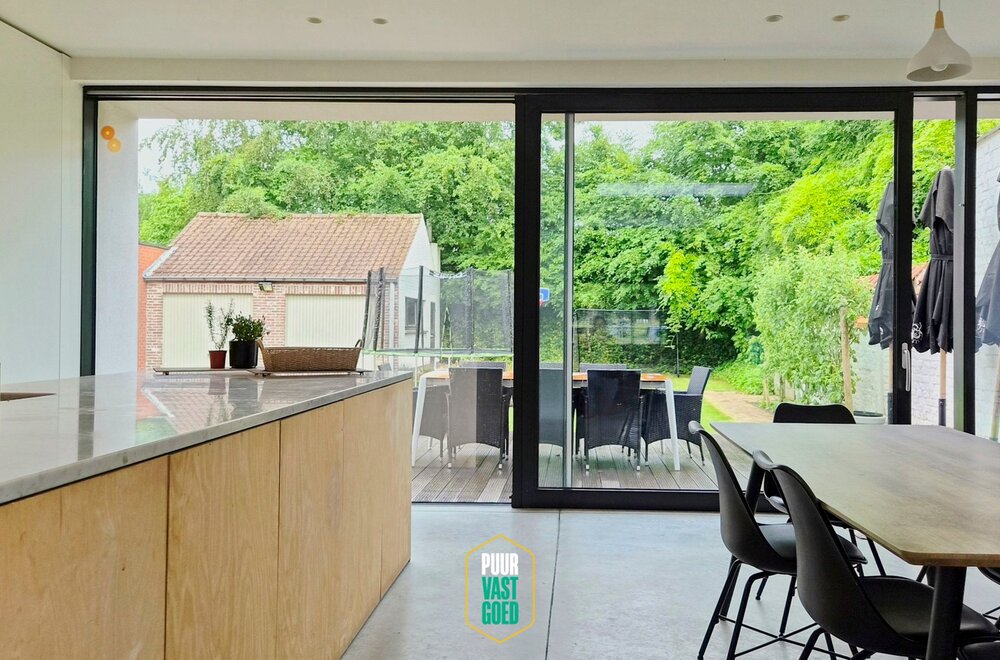 strak-moderne-renovatie-in-dialoog-met-authentieke-charme010.jpg
