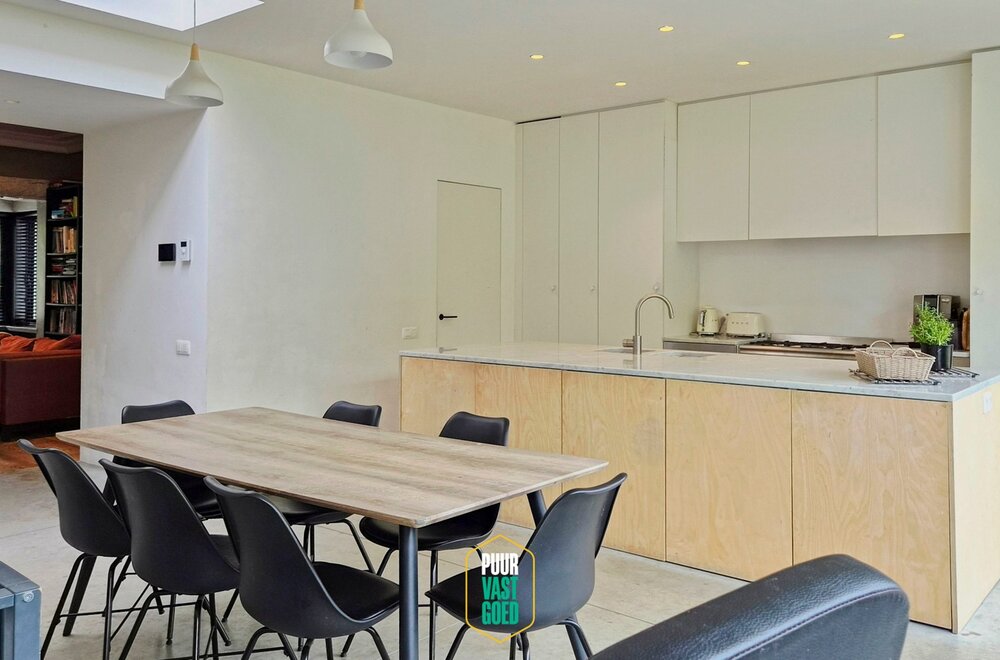 strak-moderne-renovatie-in-dialoog-met-authentieke-charme011.jpg