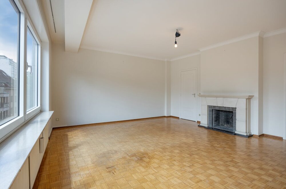 karaktervol-appartement-89m-te-koop-in-hartje-kortrijk002.jpg
