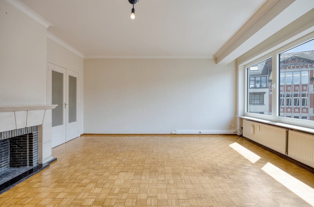 karaktervol-appartement-89m-te-koop-in-hartje-kortrijk003.jpg