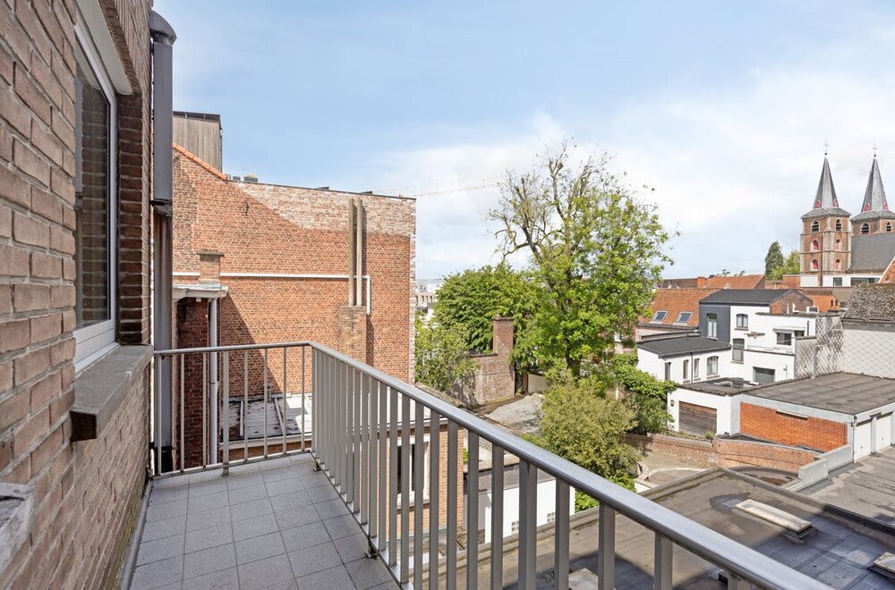 karaktervol-appartement-89m-te-koop-in-hartje-kortrijk005.jpg