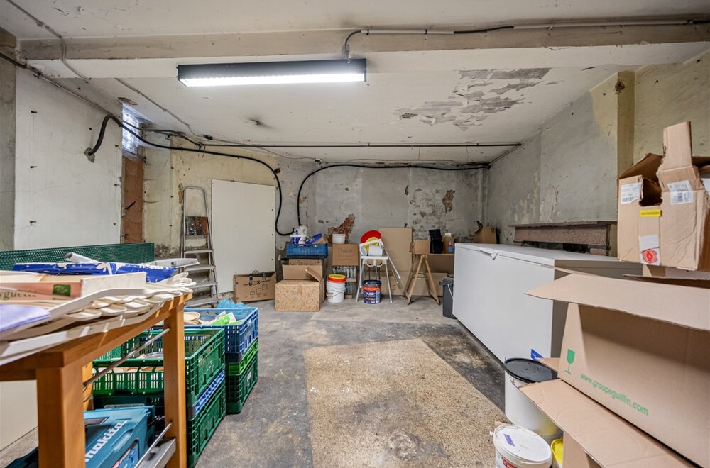 gerenoveerde-opbrengsteigendom-bestaande-uit-handelspand-en-3-appartementen008.jpg