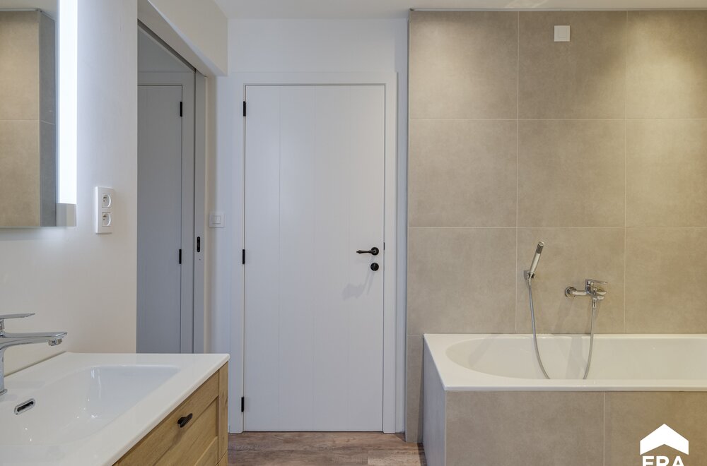 gerenoveerde-gezinswoning-met-4-slaapkamers-en-2-badkamers019.jpg