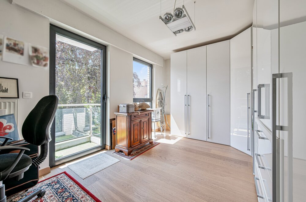 knap-en-ruim-2ev-appartement-ca-120m2-met-zicht-op-het-park-van-sint-niklaas016.jpg