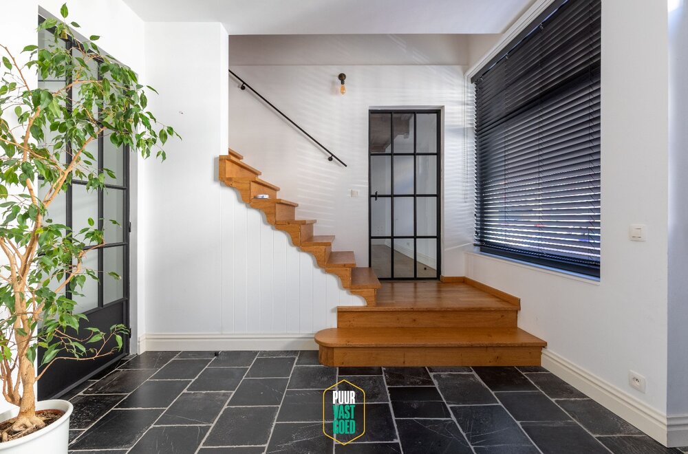 prachtig-gerestaureerde-hoekwoning-met-grote-garage-bij-t-zand003.jpg