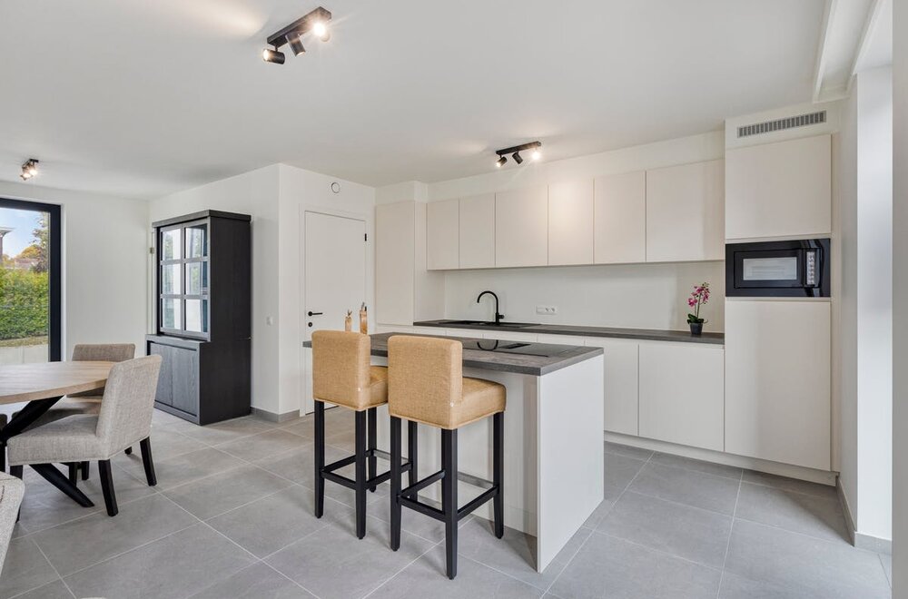 kwalitatief-en-ruim-nieuwbouwappartement-110m-in-beselare-006.jpg