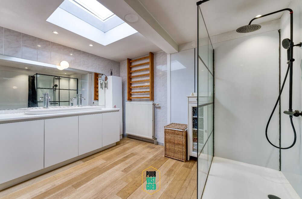 riant-appartement-en-studio-boven-handelsruimte-012.jpg