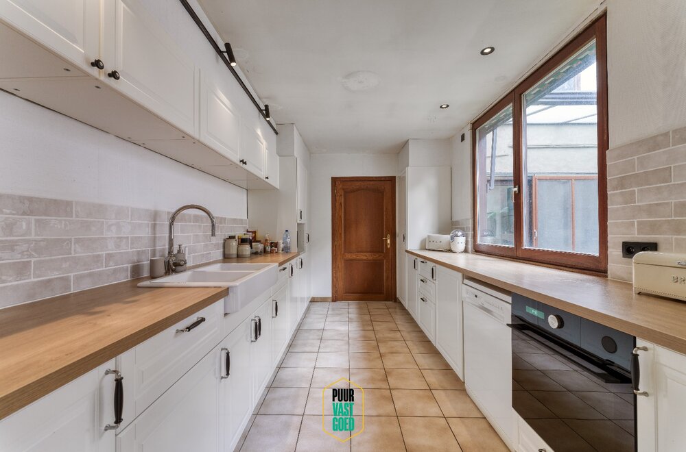 riant-appartement-en-studio-boven-handelsruimte-020.jpg