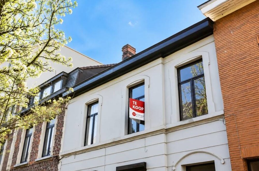 karaktervolle-renovatiewoning-met-zonnige-tuin-in-miljoenenkwartier002.jpg