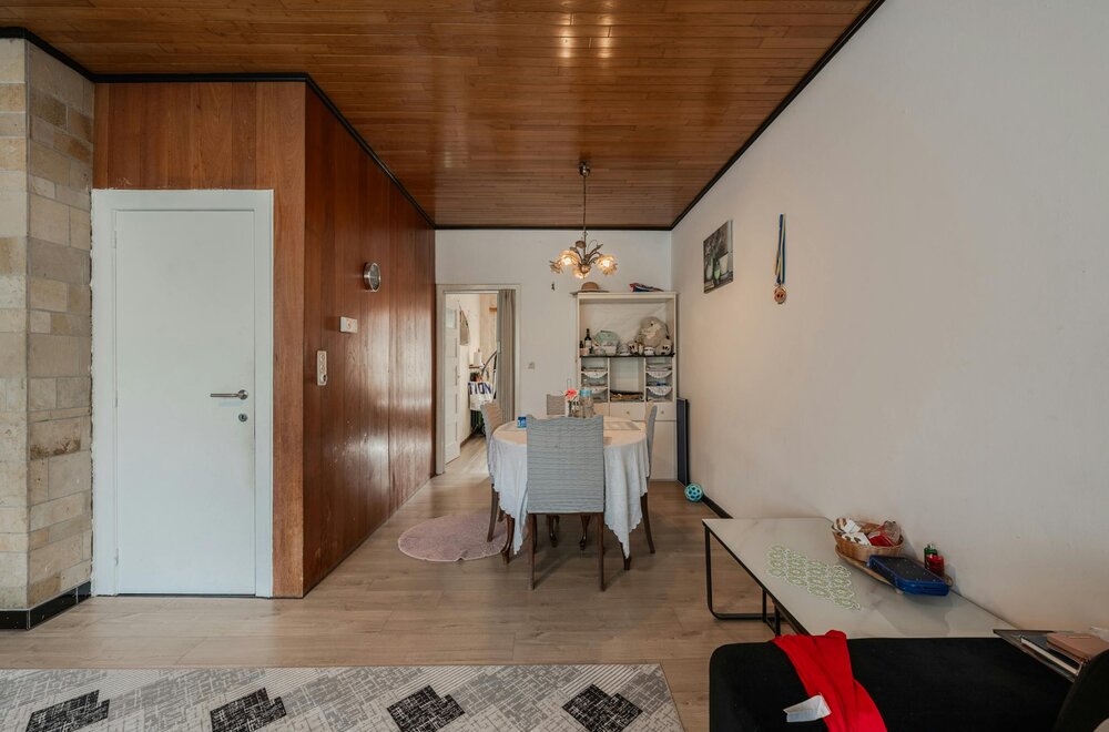 ruime-woning-met-garage-en-opslagruimte-te-oostende005.jpg
